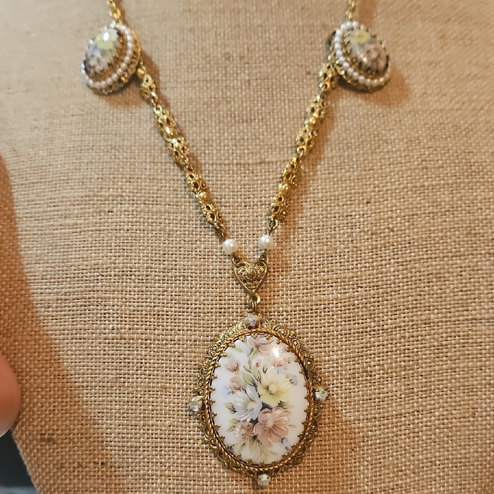 Western Germany Hand painted Floral Pendant Necklace &earring set